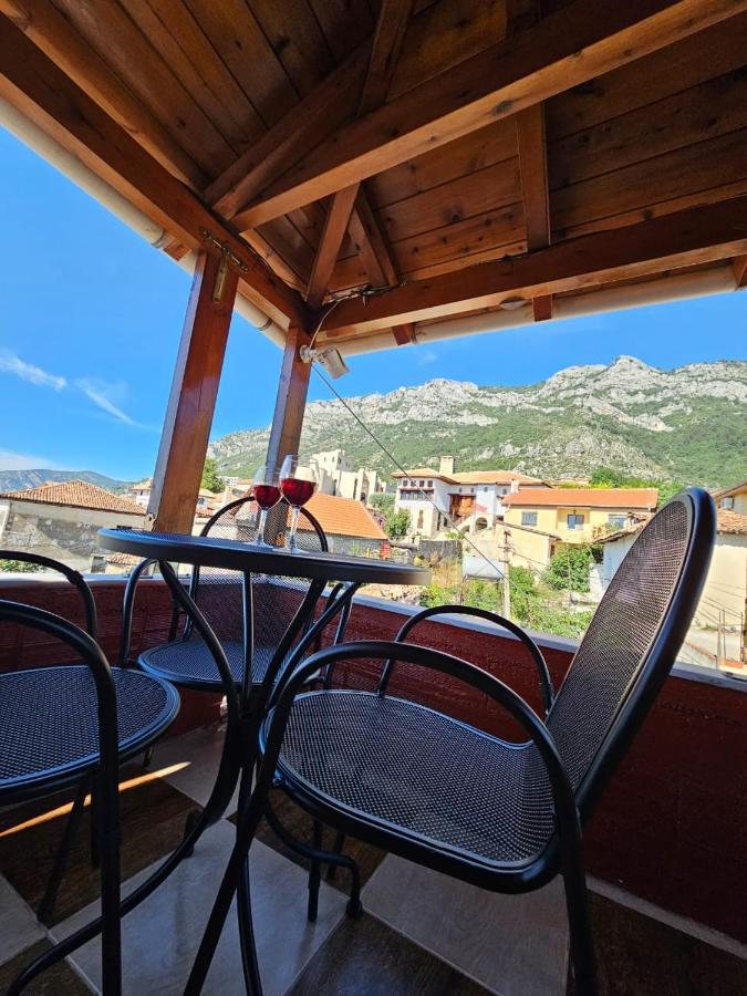 Hotel Castle - Inside,Voga Guesthause Krujë Exteriér fotografie