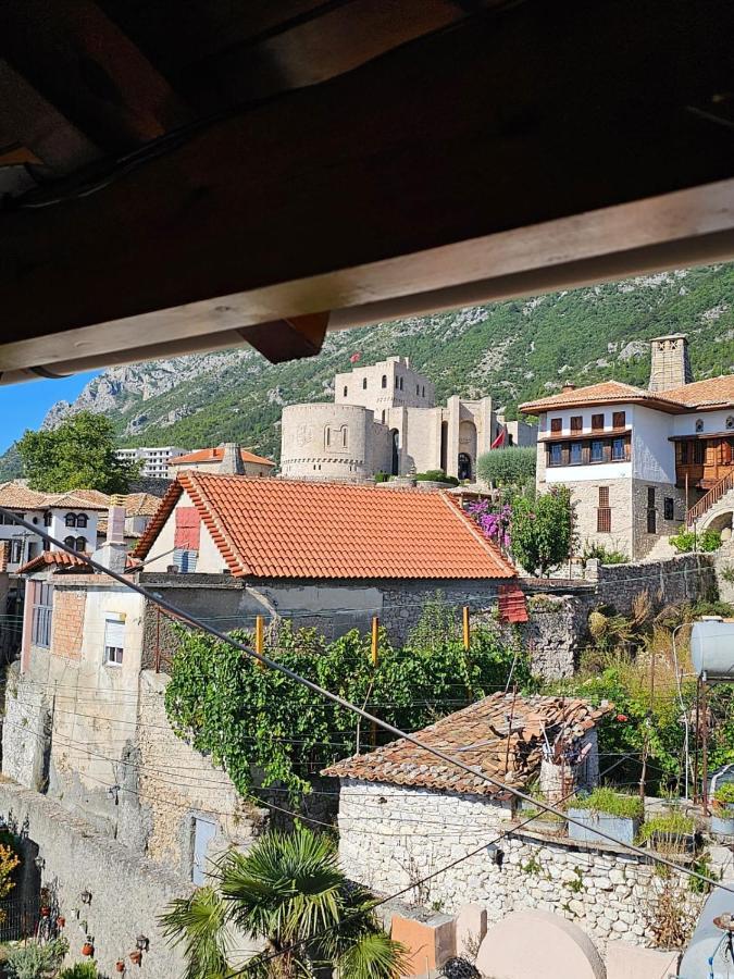 Hotel Castle - Inside,Voga Guesthause Krujë Exteriér fotografie