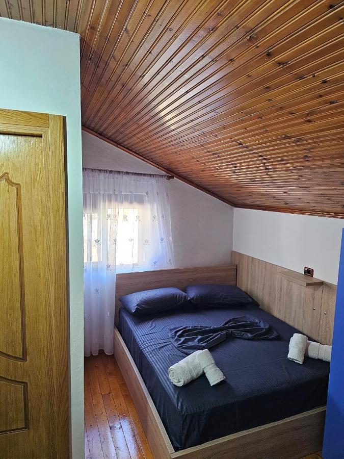 Hotel Castle - Inside,Voga Guesthause Krujë Exteriér fotografie