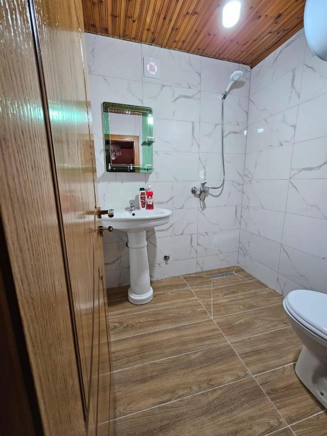 Hotel Castle - Inside,Voga Guesthause Krujë Exteriér fotografie